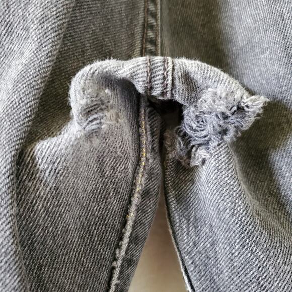 Vintage Levis 501 Mens 32x32 Black Button Fly Straight Leg Faded Frayed Classic - Picture 6 of 14